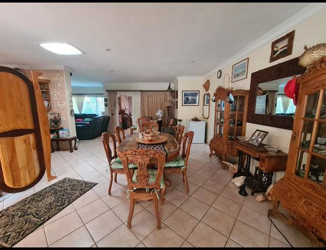 4 BEDROOM TOWNHOUSE FOR SALE IN SHELLY BEACH